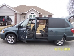 2005 Dodge Grand Caravan SXT l side open