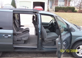 2005 Dodge Grand Caravan SXT r side close up