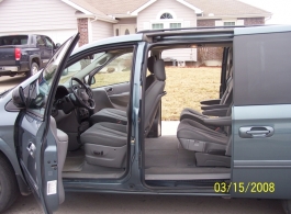 2005 Dodge Grand Caravan SXT l side inside