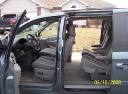 2005 Dodge Grand Caravan SXT l side close up