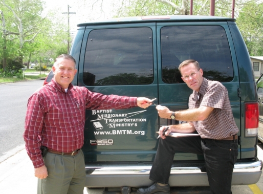 Tom Geer handing off keys to Jeff Porter