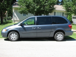 2001 Dodge Grand Caravan Sport L. Side view