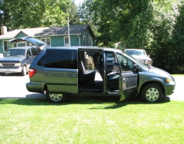 2001 Dodge Grand Caravan Sport R. Side open