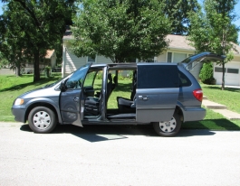 2001 Dodge Grand Caravan Sport L. Side open